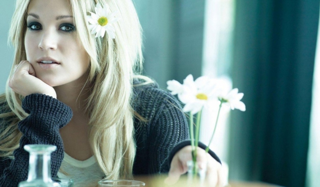 Девушка блондинка