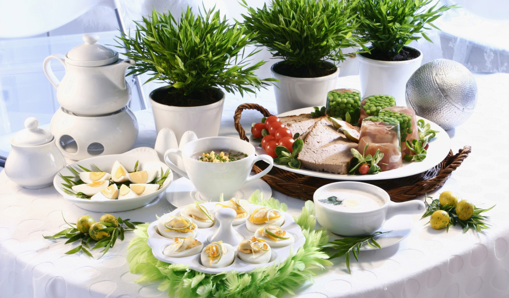 Праздничный стол на Пасху