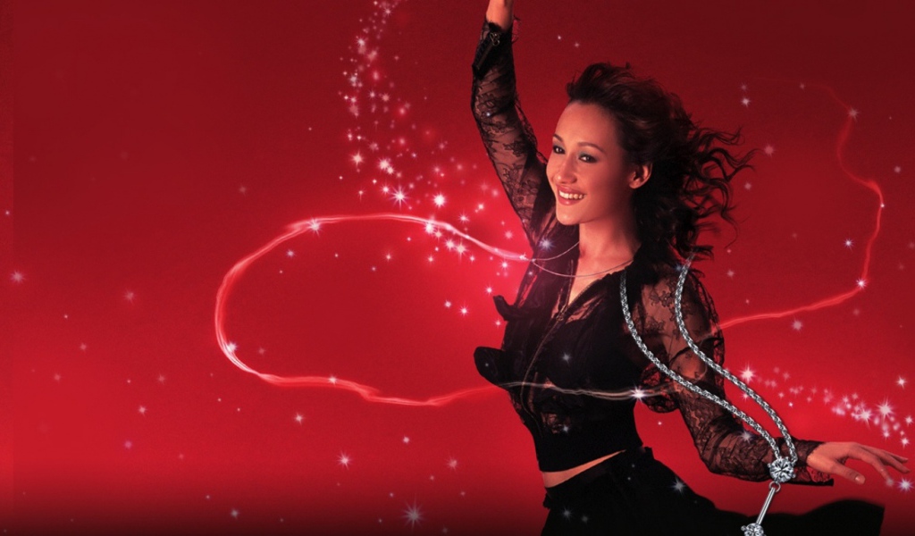 Счастливая девушка на 8 марта