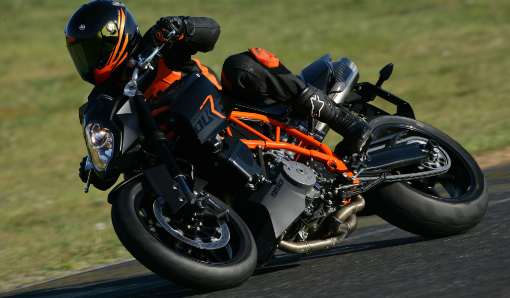 Черный крутой байк