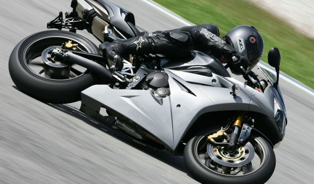 Серый байк на сверхзвуке