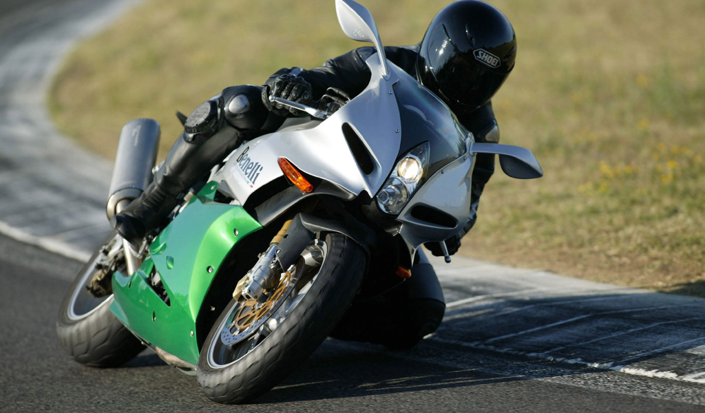 Зеленый спорт байк