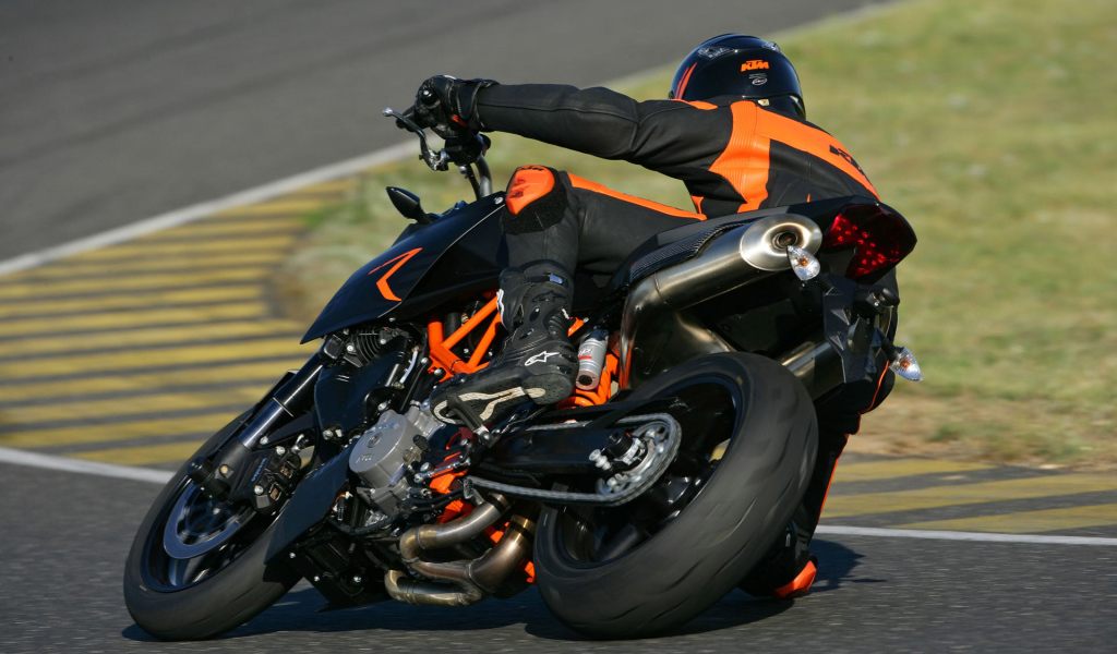 Гонщик на мотоцикле