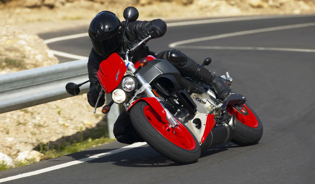 Красный спортивный байк