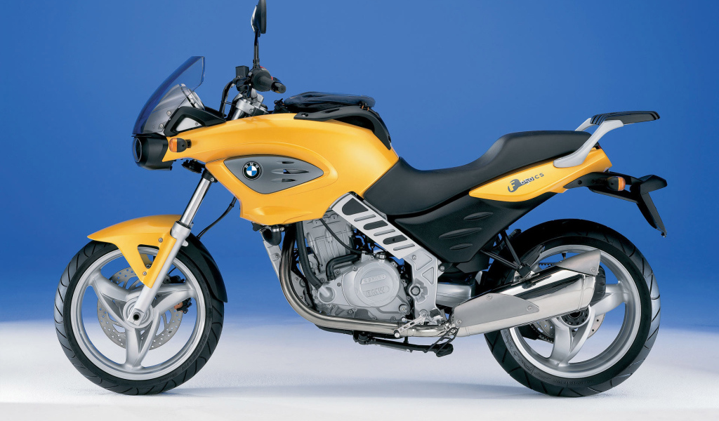 Мотоцикл BMW F650 CS вид сбоку