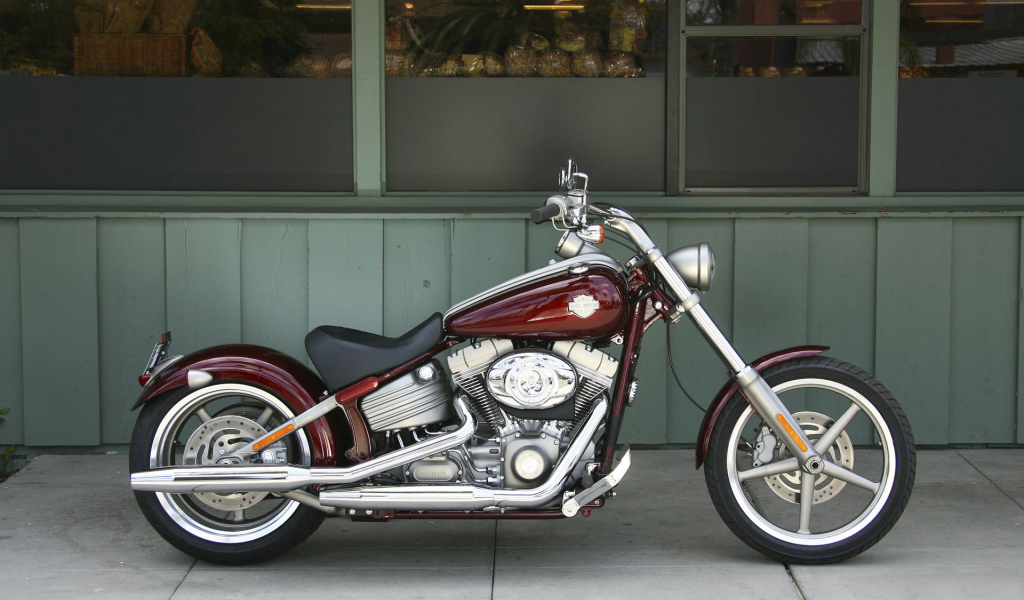 Мотоцикл Harley Davidson вид сбоку