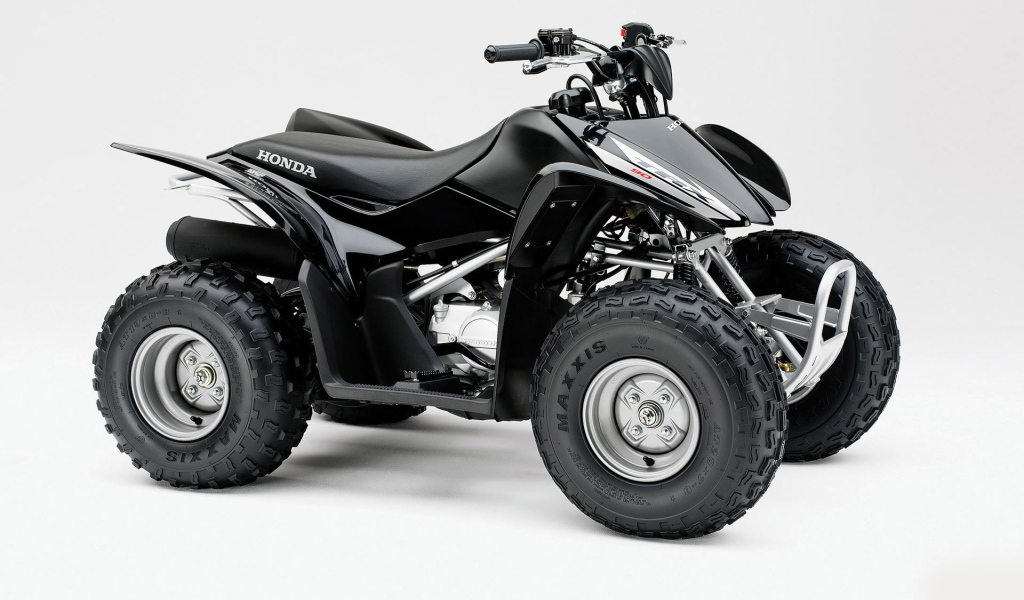 Черный Honda квадроцикл