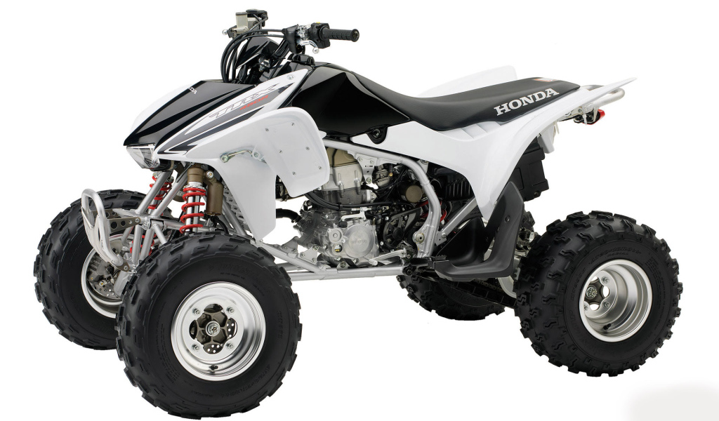 Белый Honda квадроцикл