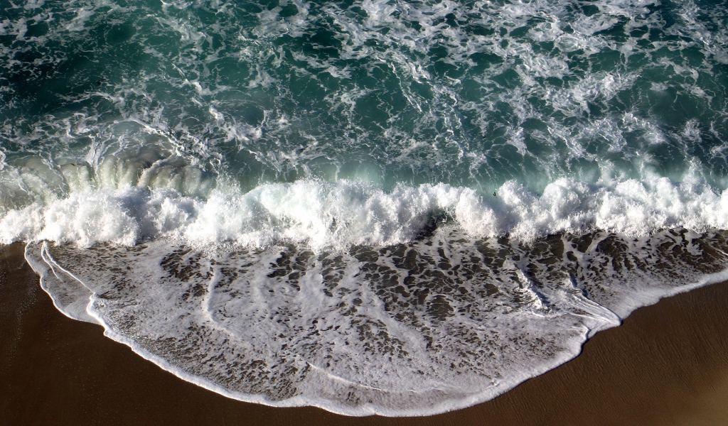 Море волны песок