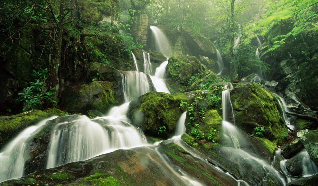 Тропический водопад