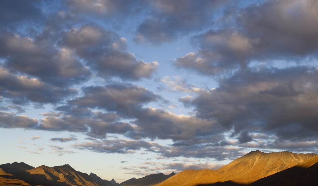 Горы и облака