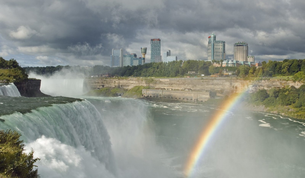 Радуга у водопада