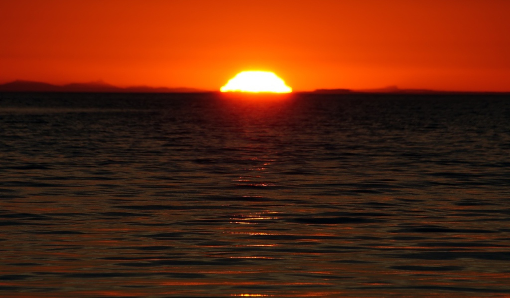 Большое солнце на закате