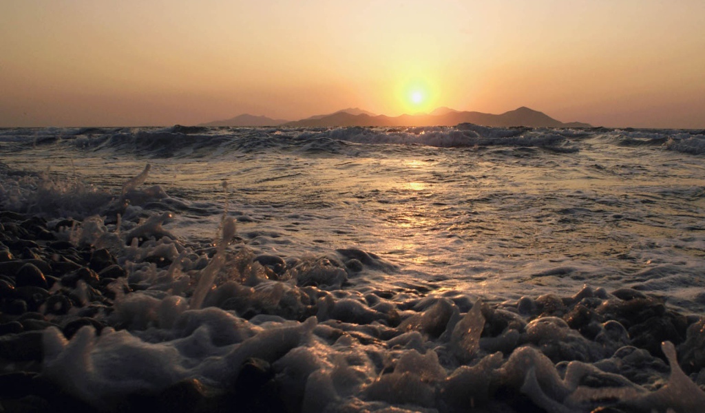 Пенистые волны