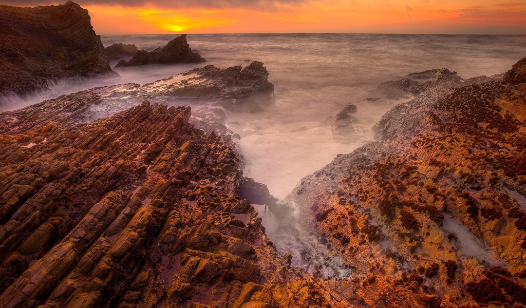 Скалистый берег