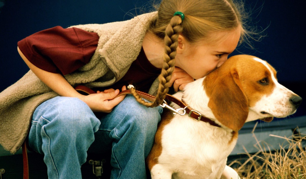 Девочка с собакой