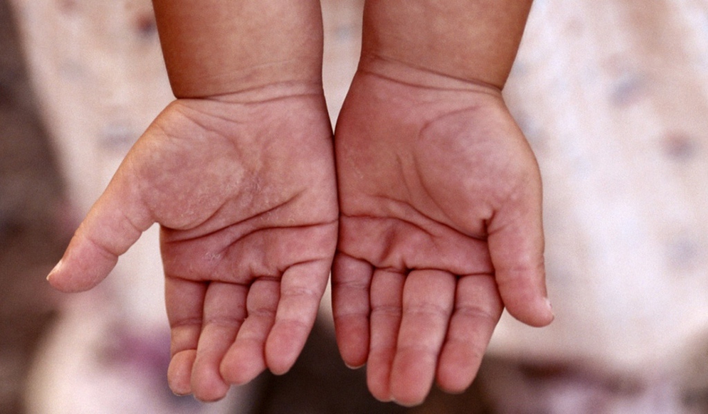 Детские руки