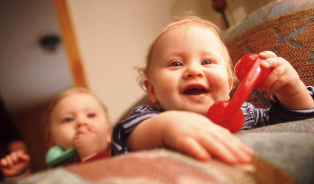 Веселые малыши