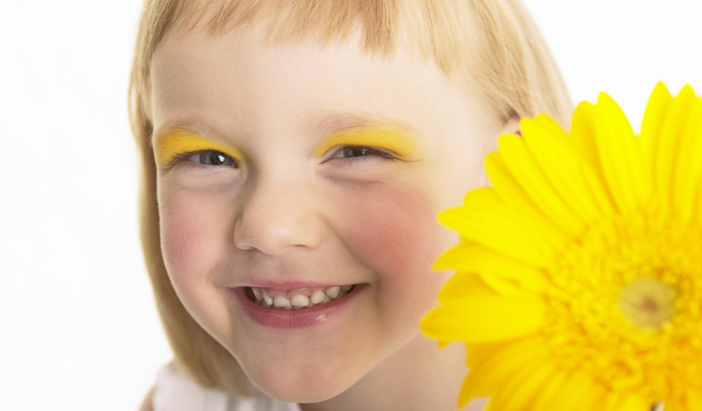 Девочка с цветком