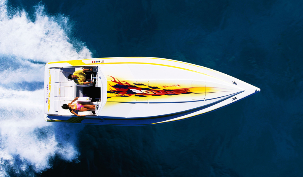 Поездка на моторном катере