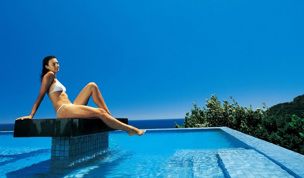 Отдых у бассейна