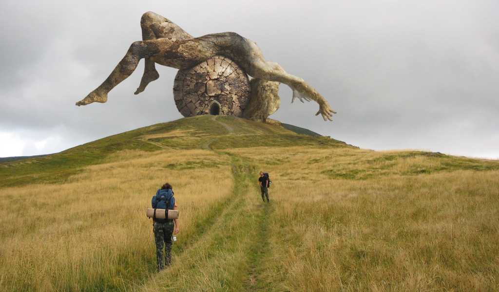 Памятник падшему богу