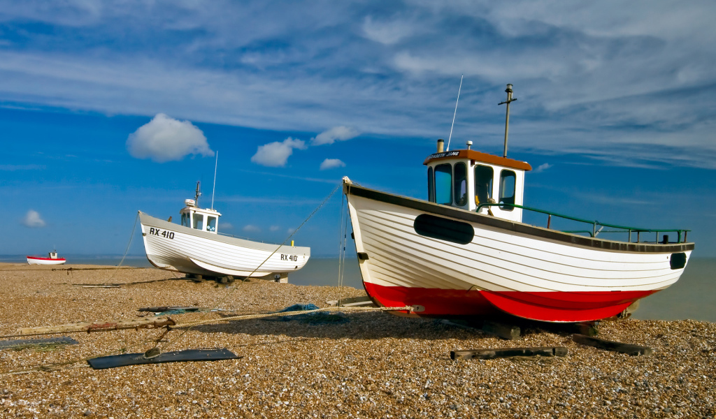 Лодки на берегу