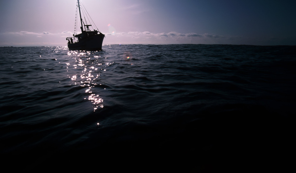 Глубокое синее море