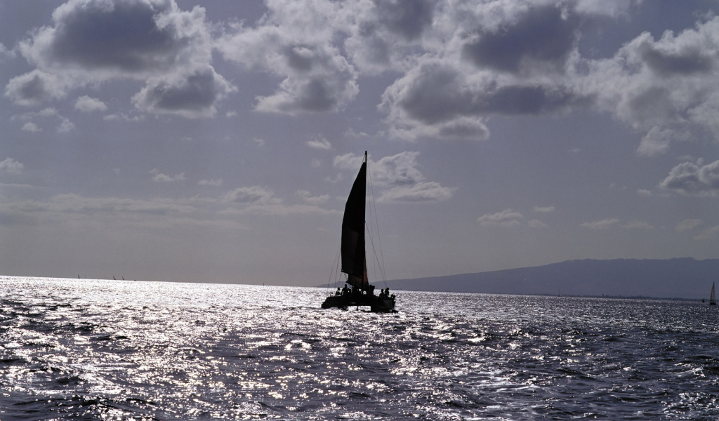 Парусная лодка