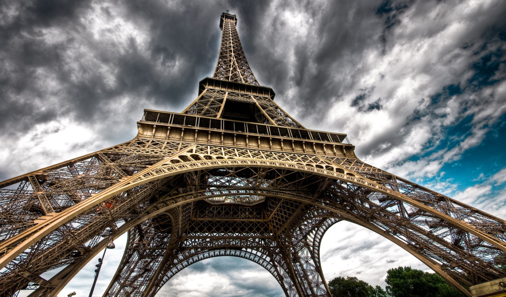 Эйфелева башня Париж
