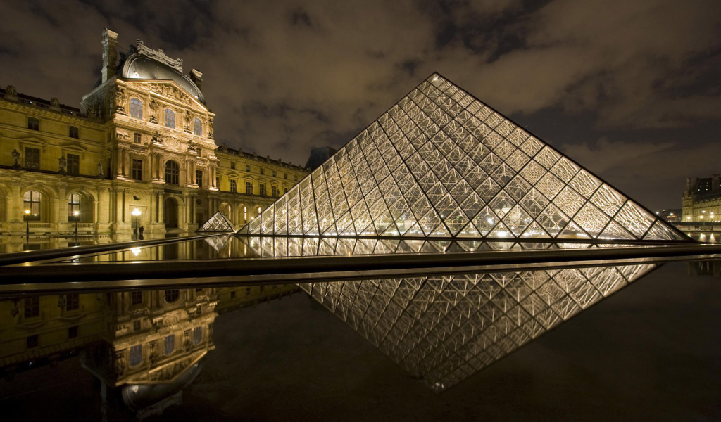 Лувр Париж