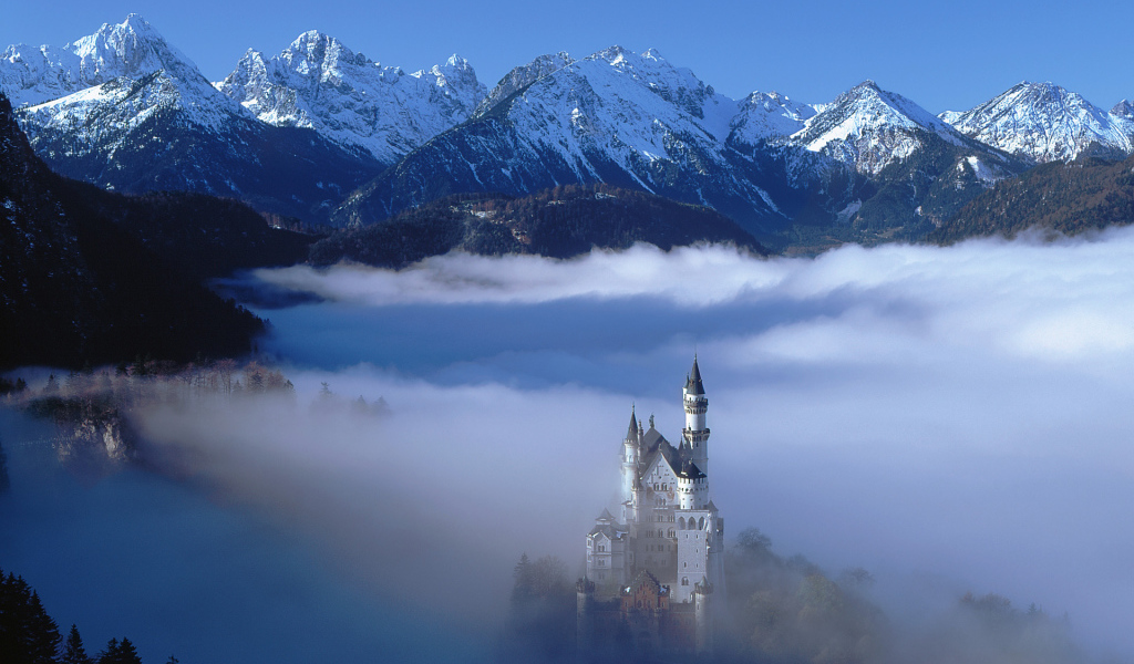 Замок в Альпах