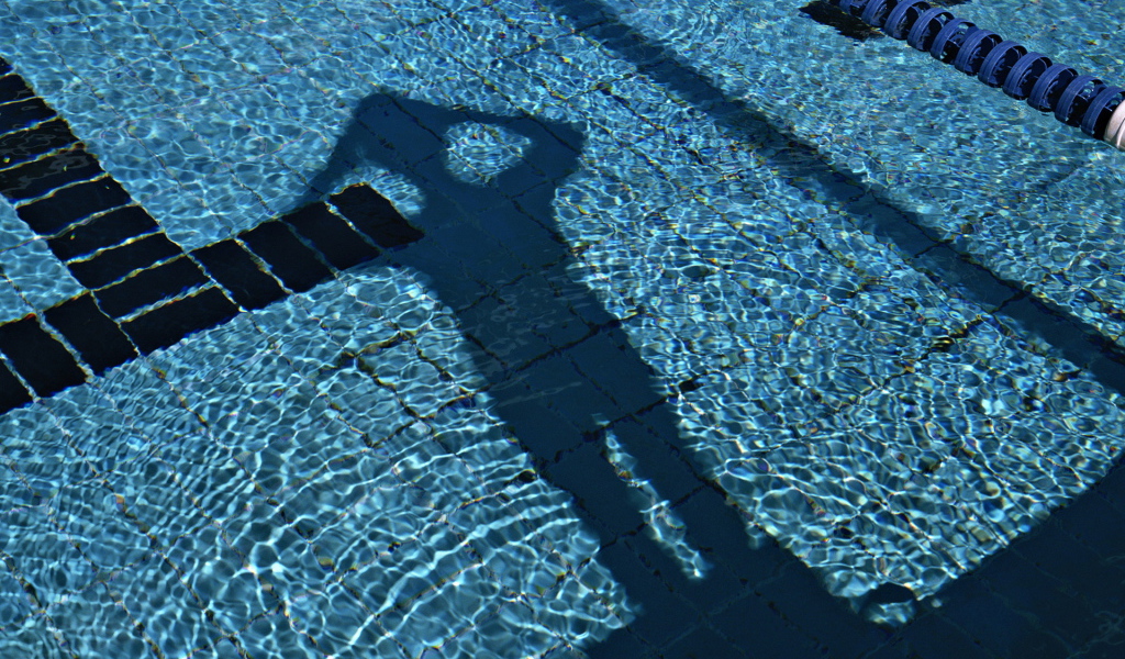 Тень в бассейне