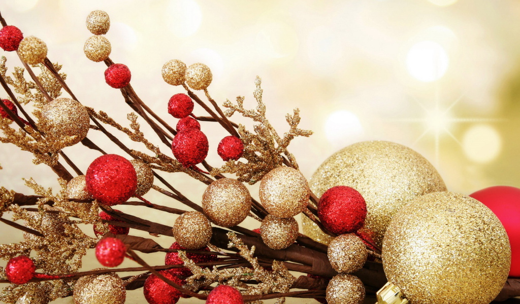 Шары на ветке