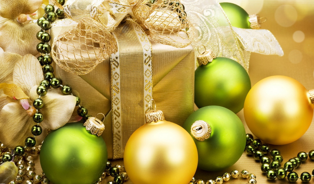 Подарок и шары