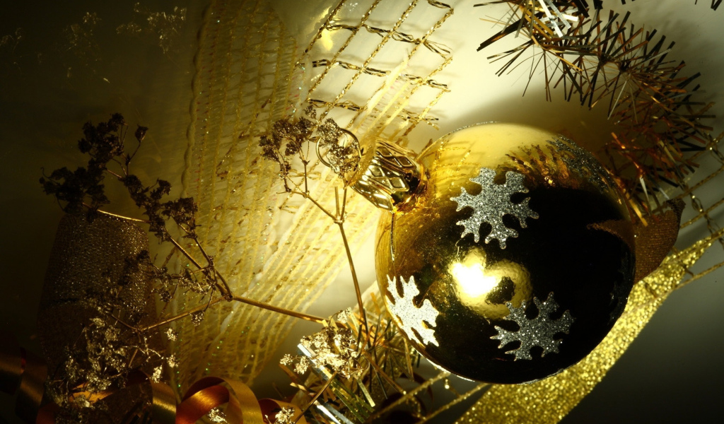 Золотой шарик