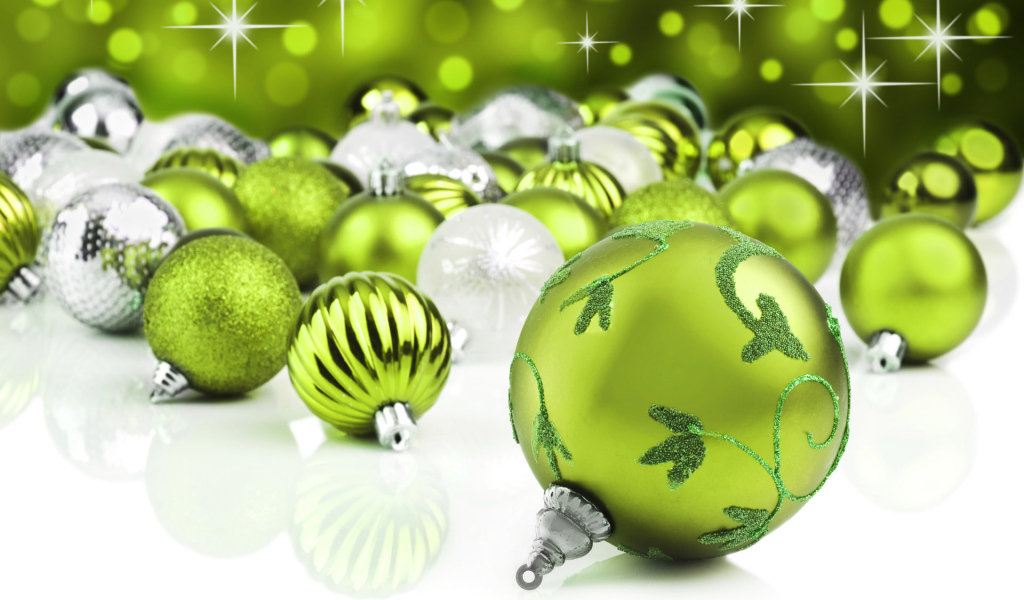 Зеленые новогодние шары