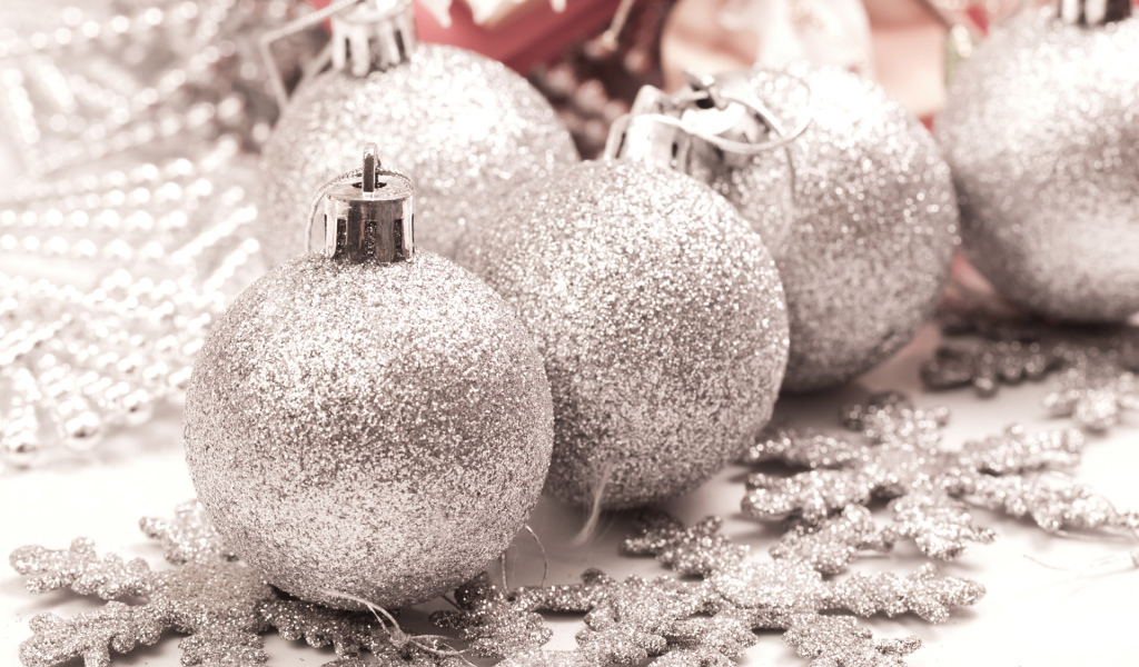 Серебряные шарики