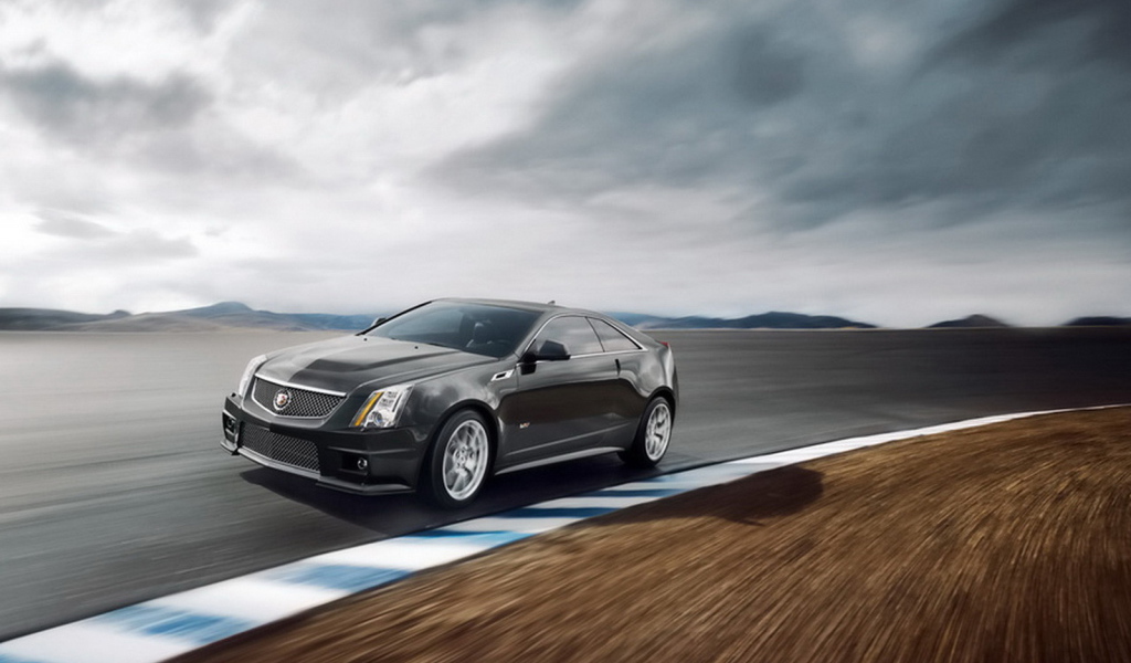 Кадиллак CTS V Купе в движении