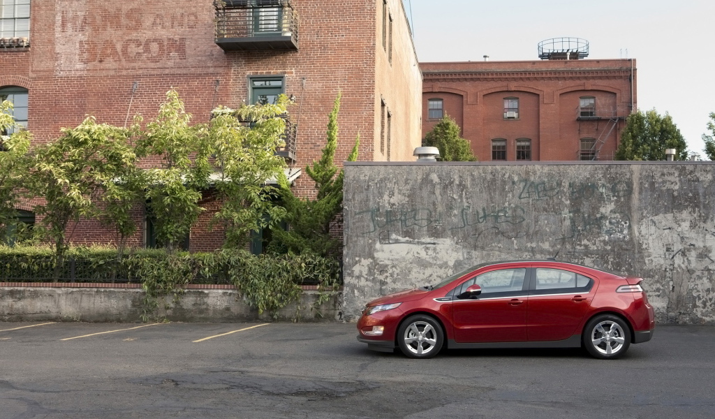 красный Шевроле Волт