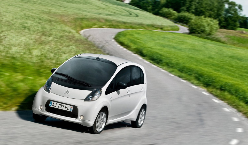 Ситроен C-Zero за городом