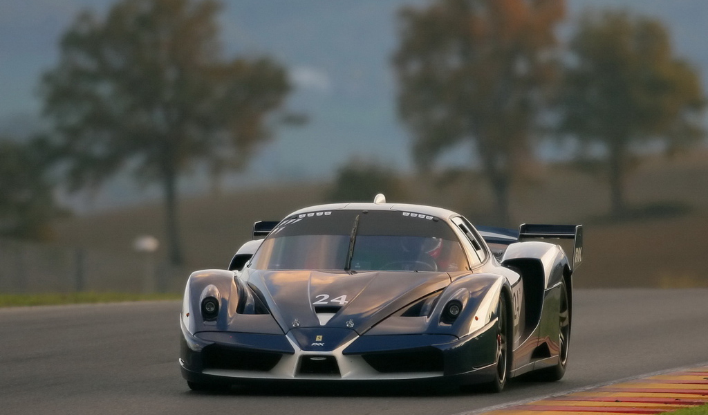 Мощный суперкар Феррари FXX