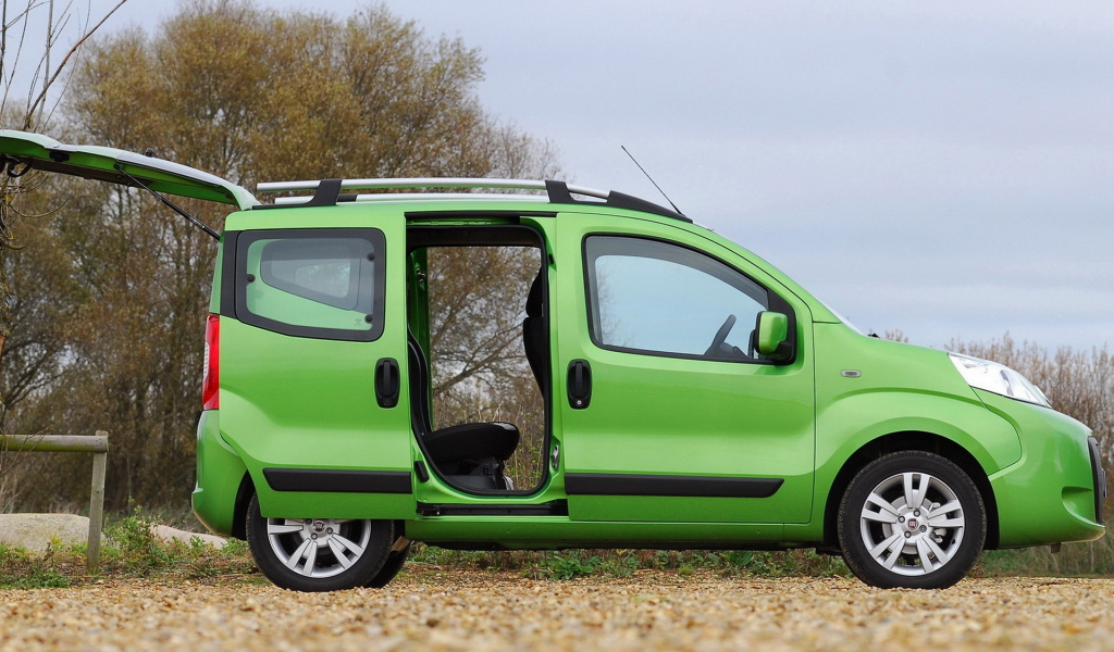 Фиат Фиорино с открытыми дверьми