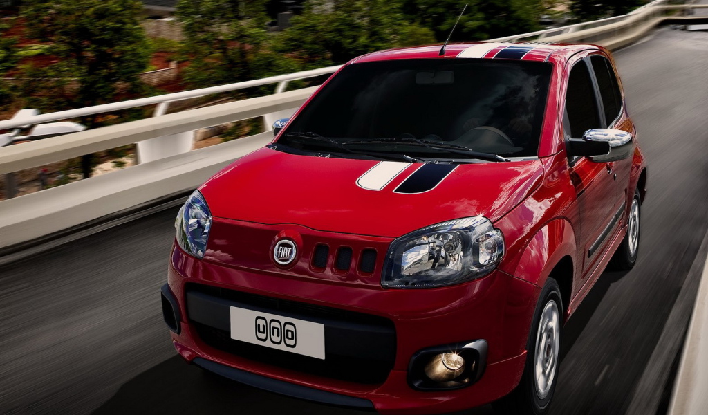 Фиат Уно в красном цвете