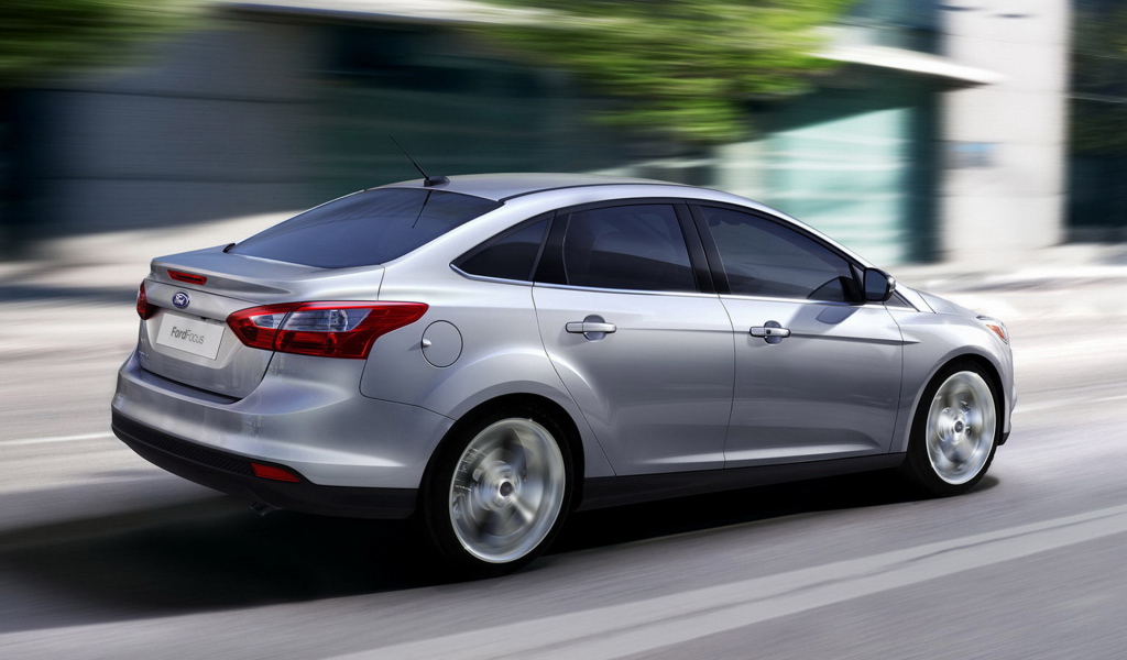 Форд Фокус Седан в движении 2011