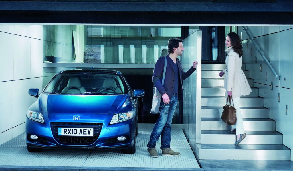 Хонда СR-Z в гараже