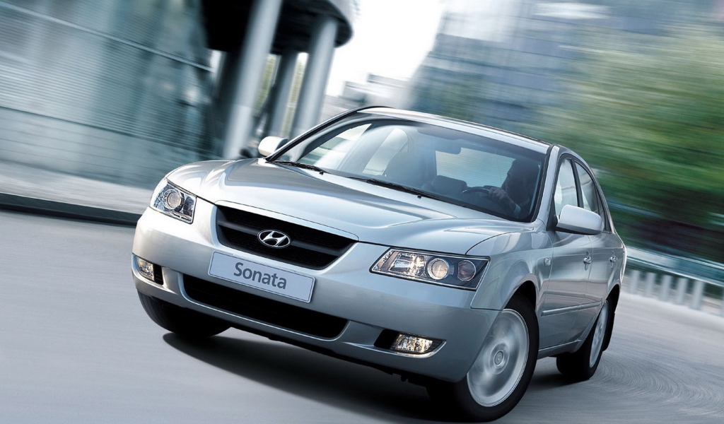 Хендай Соната в движении