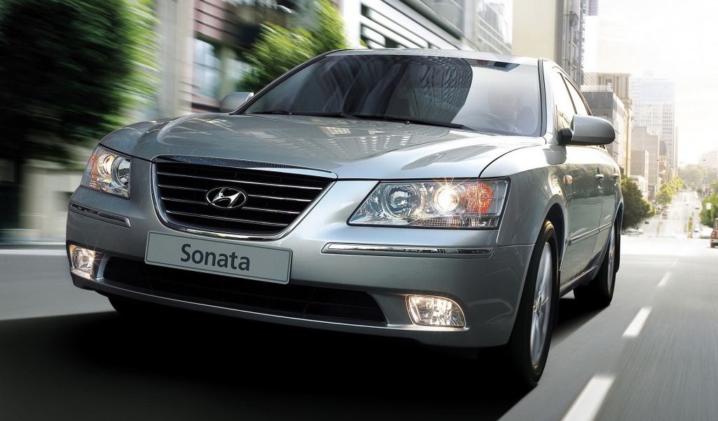 Хендай Соната 5 серии в движении