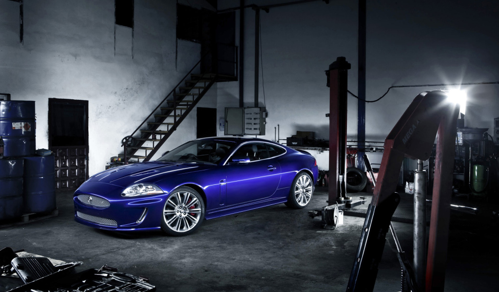 Синий Ягуар XKR