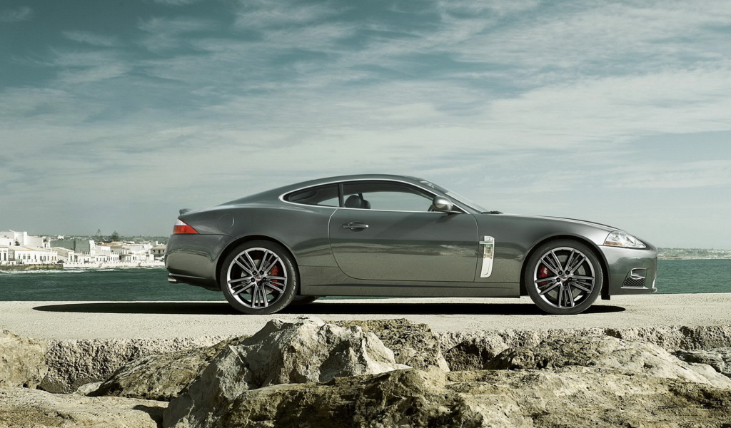 Jaguar XKR Portfolio